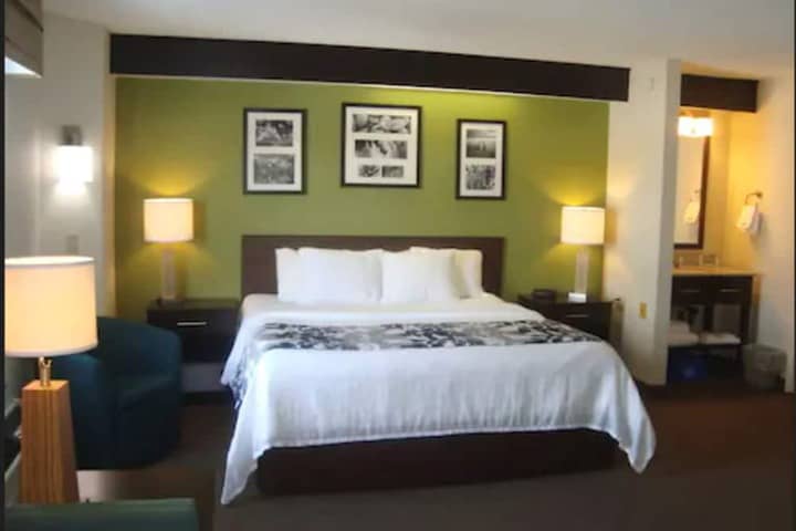 Room 8 of 36