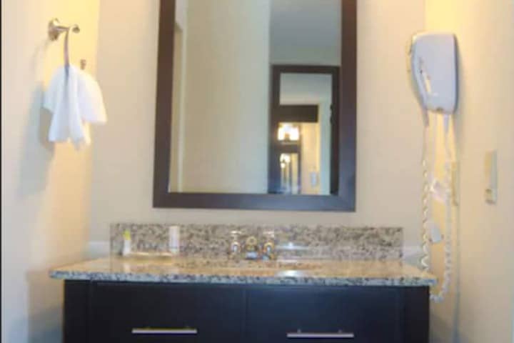 Room 32 of 36