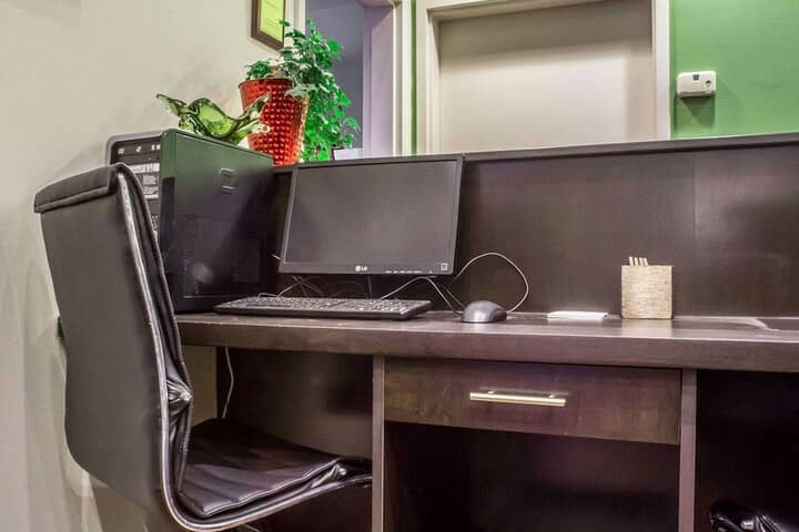 Business Center 33 of 36